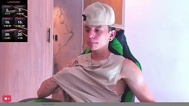 Snapshot of Skinny_batman chatting on 10.26.25 Skinny batman online show from 10.26.25