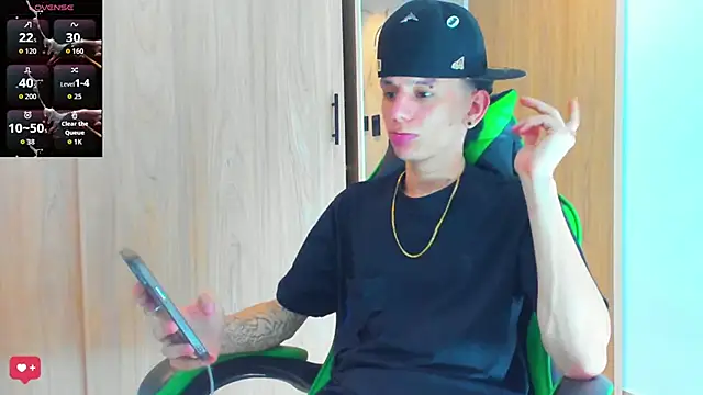 Snapshot of Skinny_batman chatting on 10.29.25 Skinny batman online show from 10.29.25