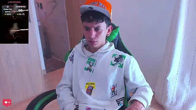 Snapshot of Skinny_batman chatting on 11.19.25 Skinny batman online show from 11.19.25