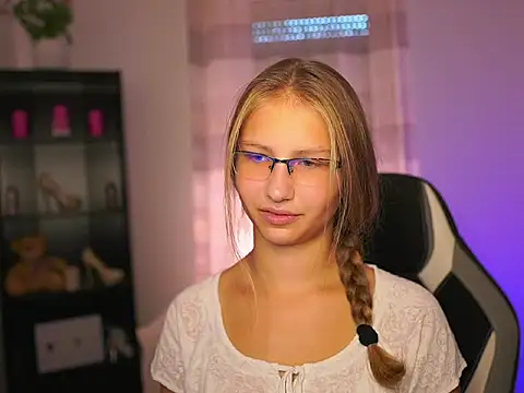 Snapshot of emmie_murray chatting on 09.28.25 emmie murray online show from 09.28.25