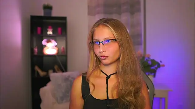 Snapshot of emmie_murray chatting on 10.10.25 emmie murray online show from 10.10.25