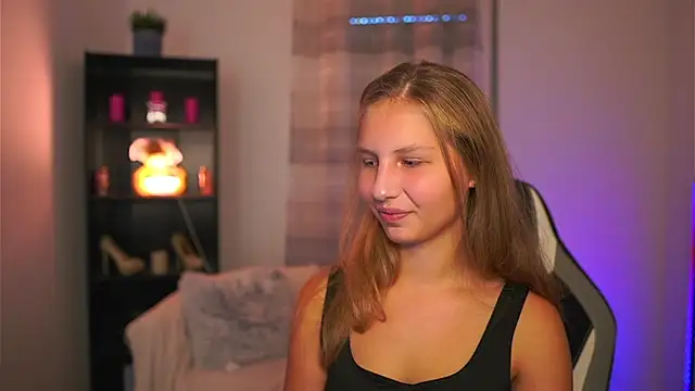 Snapshot of emmie_murray chatting on 10.19.25 emmie murray online show from 10.19.25