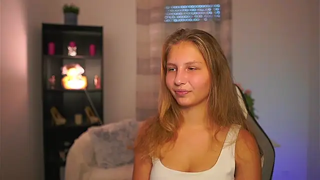 Snapshot of emmie_murray chatting on 10.30.25 emmie murray online show from 10.30.25