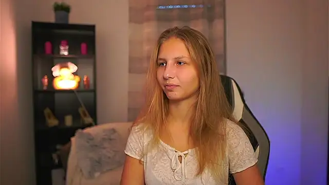 Snapshot of emmie_murray chatting on 11.16.25 emmie murray online show from 11.16.25