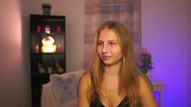 Snapshot of emmie_murray chatting on 11.29.25 emmie murray online show from 11.29.25