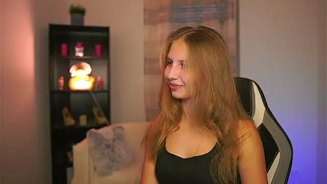 Snapshot of emmie_murray chatting on 12.04.25 emmie murray online show from 12.04.25