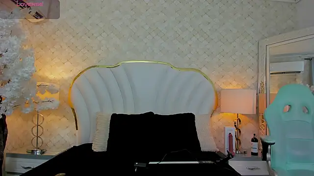 NaiaWhisper online show from 02.13.26