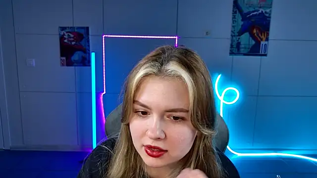 Snapshot of HaleySun chatting on 10.02.25 HaleySun online show from 10.02.25