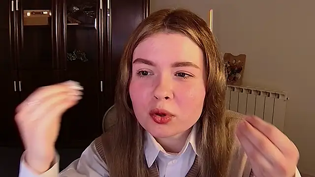 Snapshot of HaleySun chatting on 10.24.25 HaleySun online show from 10.24.25