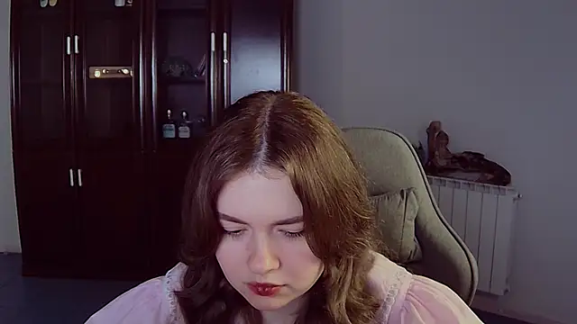 Snapshot of HaleySun chatting on 11.15.25 HaleySun online show from 11.15.25