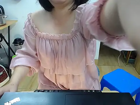 Snapshot of Lilya_39 chatting on 11.08.25 Lilya 39 online show from 11.08.25