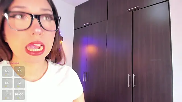 Snapshot of emily__walker chatting on 10.05.25 emily walker online show from 10.05.25