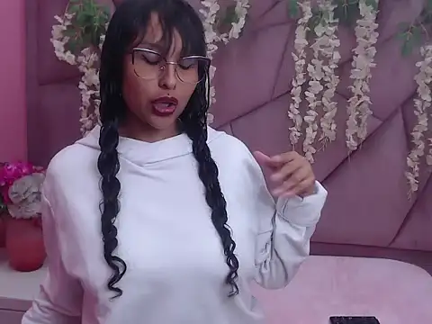 Snapshot of LILI_CANDIES chatting on 10.02.25 LILI CANDIES online show from 10.02.25