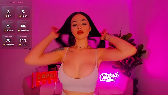 Snapshot of TiaBelle chatting on 11.02.25 TiaBelle online show from 11.02.25