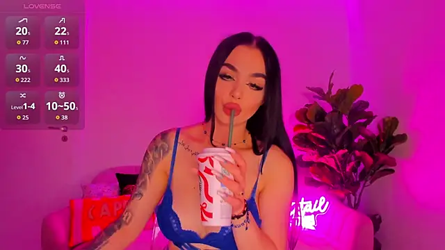 Snapshot of TiaBelle chatting on 11.05.25 TiaBelle online show from 11.05.25