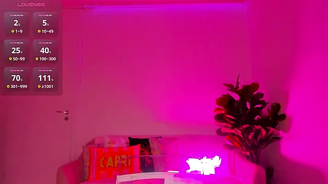 Snapshot of TiaBelle chatting on 11.11.25 TiaBelle online show from 11.11.25