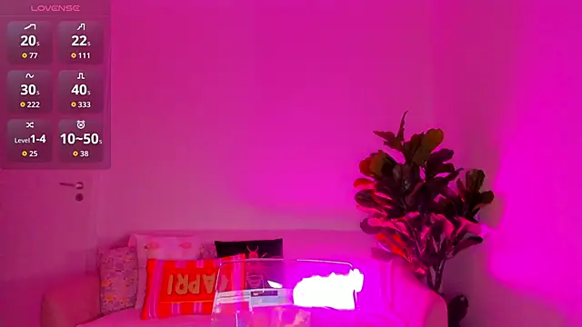 Snapshot of TiaBelle chatting on 11.14.25 TiaBelle online show from 11.14.25