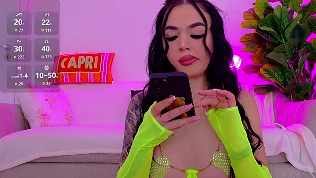 Snapshot of TiaBelle chatting on 11.21.25 TiaBelle online show from 11.21.25