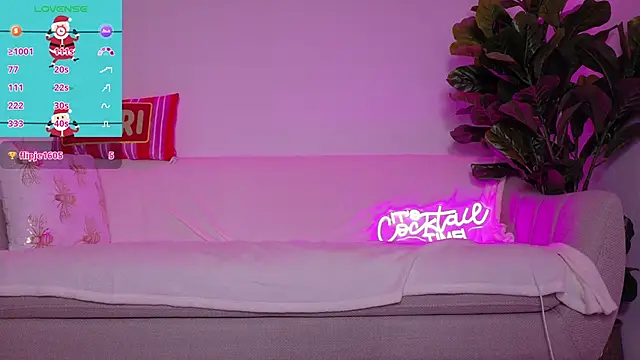 Snapshot of TiaBelle chatting on 11.24.25 TiaBelle online show from 11.24.25