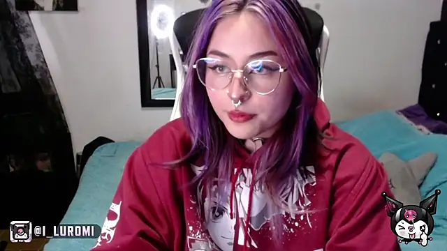 Snapshot of Iluromi chatting on 11.24.25 Iluromi online show from 11.24.25