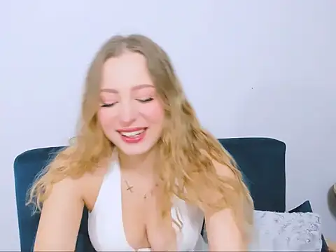 Snapshot of NoahDear chatting on 11.23.25 NoahDear online show from 11.23.25