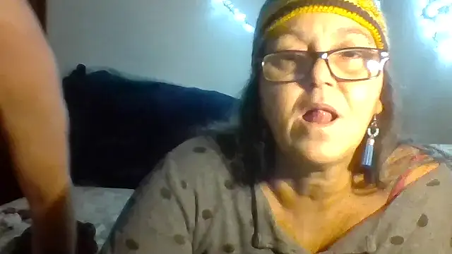 Snapshot of DOLCECOPPIA2025 chatting on 12.19.25 DOLCECOPPIA2025 online show from 12.19.25