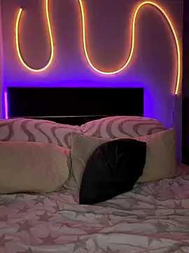 Mila-Jasmin online show from 12.20.25