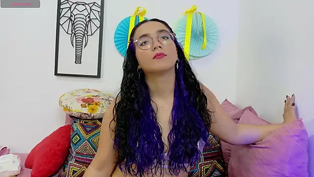 LucyDerby online show from 10.03.25