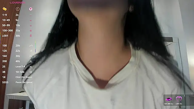 Snapshot of Natasha_Kiim_ chatting on 11.17.25 Natasha Kiim online show from 11.17.25