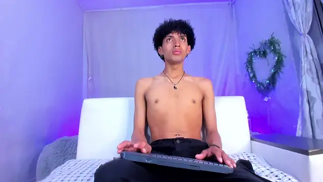 Snapshot of josesweet_ chatting on 10.30.25 josesweet online show from 10.30.25