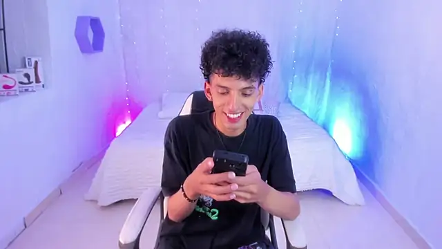 Snapshot of josesweet_ chatting on 11.26.25 josesweet online show from 11.26.25