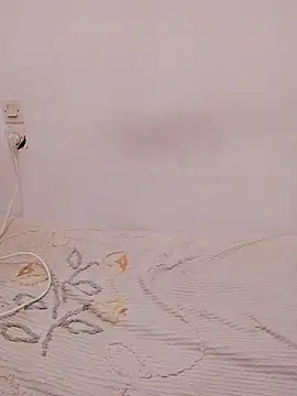 Snapshot of Sirine_sexy chatting on 09.29.25 Sirine sexy online show from 09.29.25