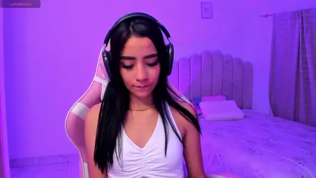 Snapshot of ISABELFORYOU1 chatting on 10.29.25 ISABELFORYOU1 online show from 10.29.25