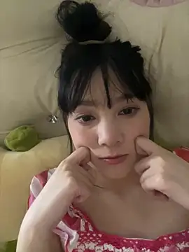 Snapshot of Xdouyaa chatting on 10.20.25 Xdouyaa online show from 10.20.25