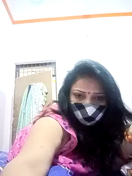 Snapshot of House_Wife19 chatting on 10.12.25 House Wife19 online show from 10.12.25