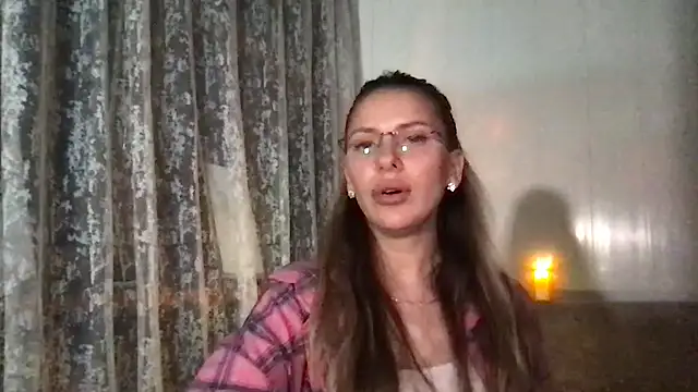 Snapshot of Ceryanna chatting on 11.23.25 Ceryanna online show from 11.23.25