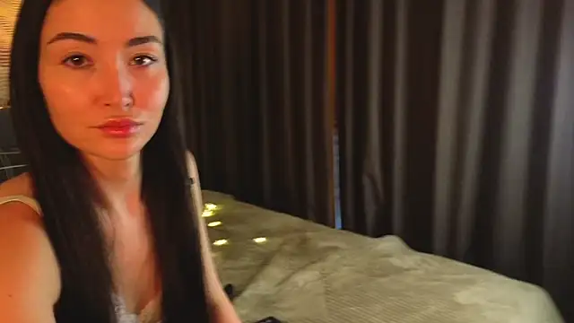 Snapshot of MilaYumi chatting on 02.19.26 MilaYumi online show from 02.19.26