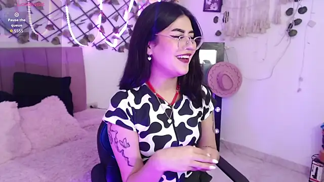 isa bunny18 online show from 10.24.25