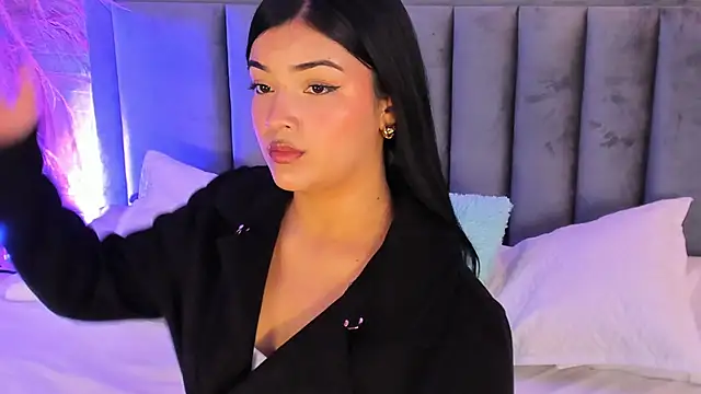 EmmaBlossom online show from 11.14.25