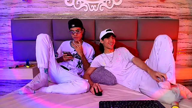 Snapshot of Lovers_21 chatting on 09.28.25 Lovers 21 online show from 09.28.25