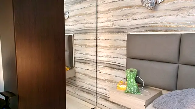 Snapshot of Lovers_21 chatting on 11.28.25 Lovers 21 online show from 11.28.25