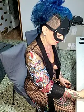 Snapshot of candymaxxx chatting on 10.18.25 candymaxxx online show from 10.18.25