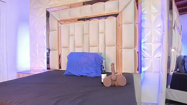 Sarah Adamss online show from 11.23.25