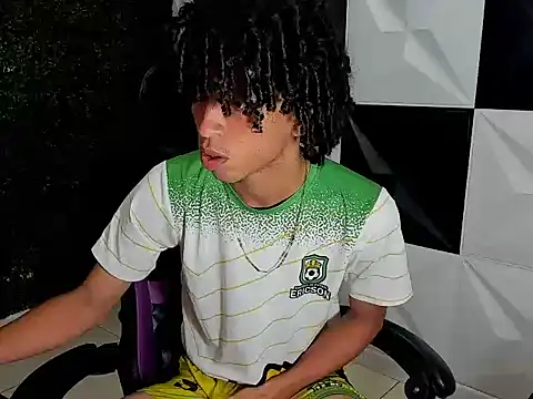 Snapshot of xion_ez chatting on 10.02.25 xion ez online show from 10.02.25