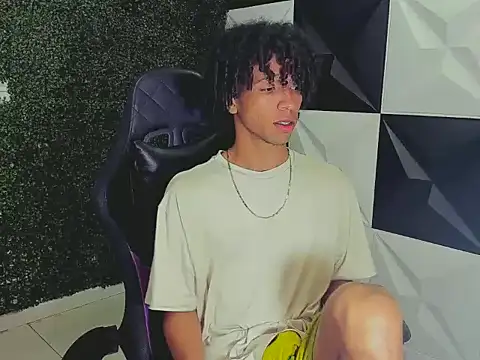 Snapshot of xion_ez chatting on 10.03.25 xion ez online show from 10.03.25