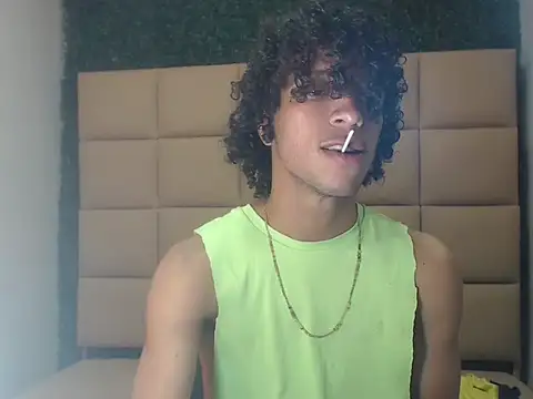 Snapshot of xion_ez chatting on 10.06.25 xion ez online show from 10.06.25