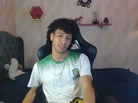 Snapshot of xion_ez chatting on 10.14.25 xion ez online show from 10.14.25