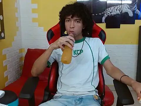 Snapshot of xion_ez chatting on 10.28.25 xion ez online show from 10.28.25