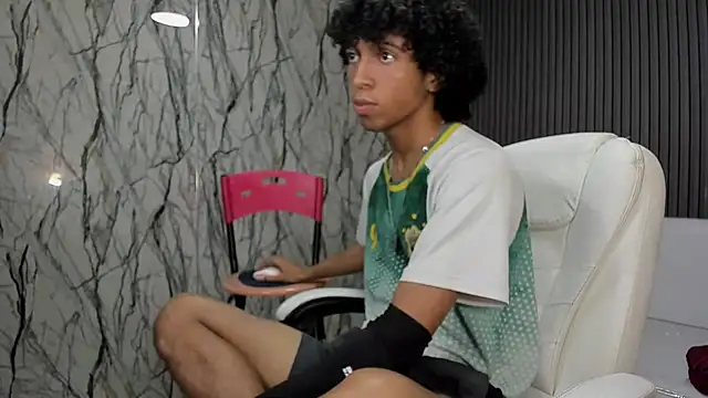 Snapshot of xion_ez chatting on 11.25.25 xion ez online show from 11.25.25