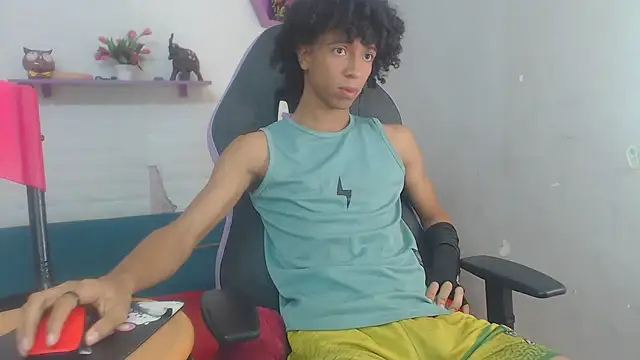 Snapshot of xion_ez chatting on 11.30.25 xion ez online show from 11.30.25